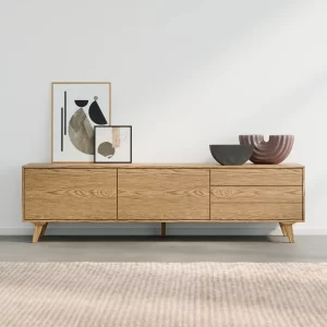 מזנון עץ לסלון בעיצוב סקנדינבי קלאסי בגוון אגוז או אלון – דגם Ludvig