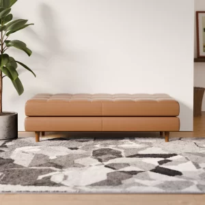 ספסל מרופד בעיצוב רטרו־מודרני עם רגלי עץ וריפוד דמוי עור – דגם Einar