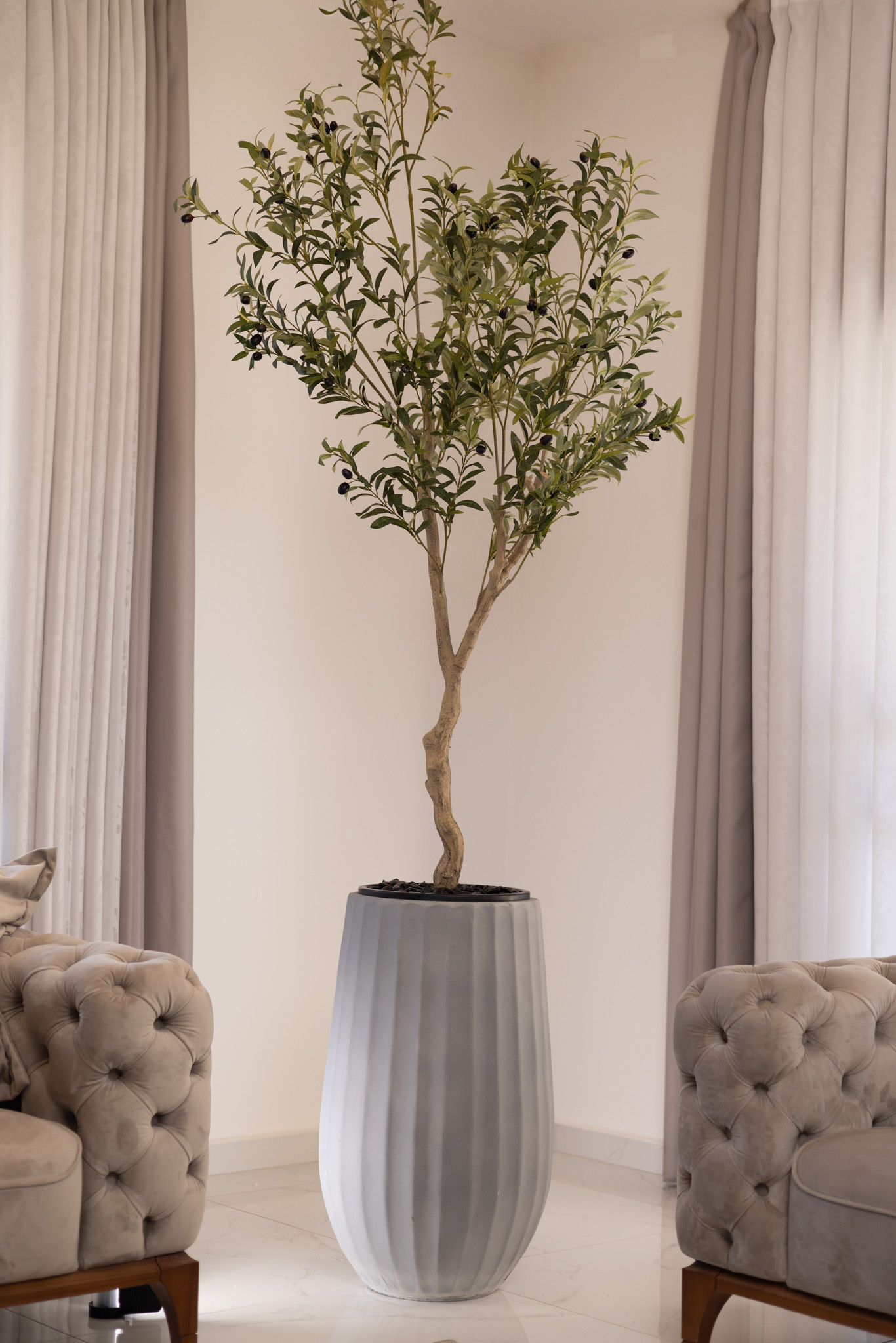 כד Elegance 70 בשילוב עץ זית מלאכותי גדול – תמונה 2